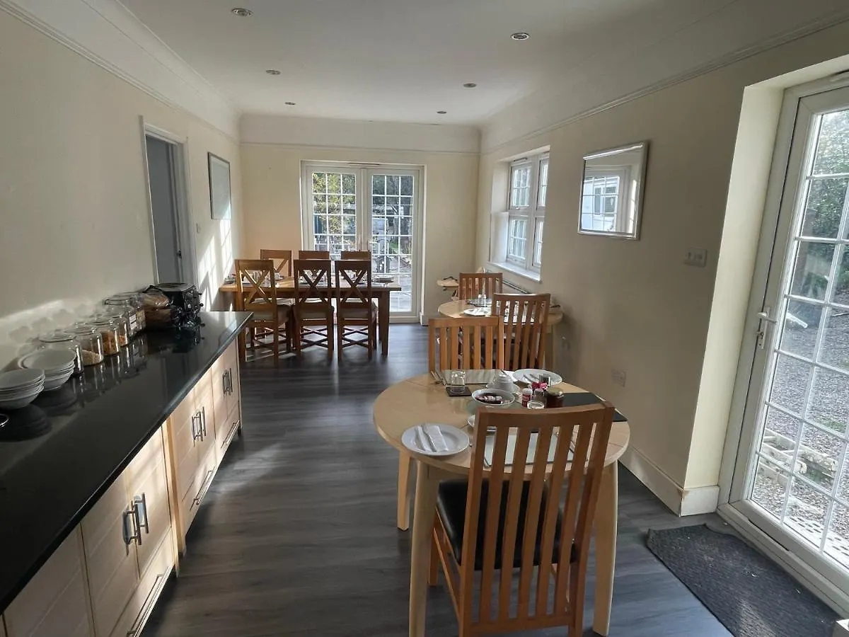 Oakhurst Gatwick B&B Crawley  3*, Crawley (West Sussex)