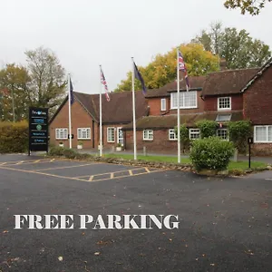 Trivelles Waterhall Country Gatwick & Airport Parking Casa rural