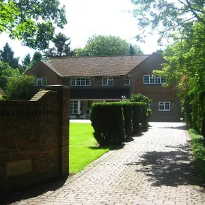 Tanglewood Gatwick Bed and breakfast